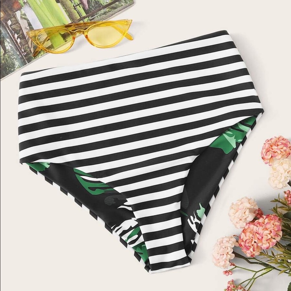 SHEIN reversible bikini bottoms size M NWOT